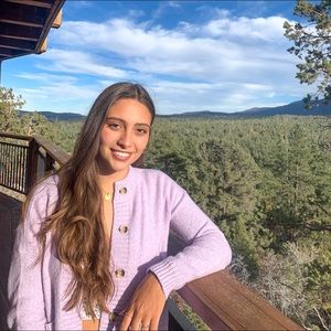 Meet your Posher, Danielle